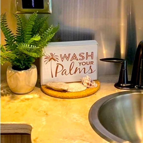 CUTE! Wood Bathroom Sign 🌴 - Picture 2 of 3